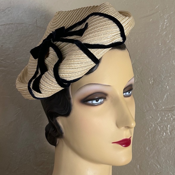 BONNIE 1950s' PALE YELLOW "BERET" STYLE STRAW HAT + BLACK VELOUR STRIPS